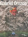 Gabriel Orozco (French Edition)

Christine Macel

Depuis le début des années 1990, Gabriel Orozco poursuit une carrière faite de surprises et d&#8217;innovations constantes. Evoluant avec aisance et liberté entre le dessin, la photographie, la sculpture, l&#8217;installation et la peinture, il a constitué un corpus d&#8217;objets hétérogène qui résiste à toute classification. Dans ses oeuvres, qu&#8217;il s&#8217;agisse d&#8217;interventions subtiles dans l&#8217;environnement, de sculptures exécutées avec un soin minutieux ou de photographies prises sur le vif, l&#8217;art est toujours en prise avec la réalité et l&#8217;idée inséparable de l&#8217;expérience. Cette publication, conçue en collaboration avec Gabriel Orozco lui-même, présente un panorama complet du parcours de l&#8217;artiste depuis la fin des années 1980. Les essais critiques de Christine Macel, Ann Temkin, Briony Fer et Benjamin H D Buchloh proposent des approches nouvelles qui permettent de mieux situer le travail de Gabriel Orozco clans le contexte plus large de l&#8217;art contemporain. Ils sont complétés par une chronologie richement illustrée qui associe des éléments biographiques et des analyses détaillées de certaines oeuvres, en accordant une attention particulière aux pratiques matérielles de l&#8217;artiste et à ses propres réflexions sur son oeuvre.