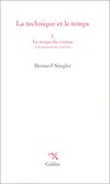 La Technique et le temps, tome 3&#160;: Le temps du cinéma et la question du mal-être
Bernard Steigler
Le système technique mondial repose désormais intégralement sur les technologies numériques. Une conséquence majeure de cet état de fait est l’intégration fonctionnelle des mnémotechnologies au système de production des biens matériels, ce qui constitue une immense rupture historique&#160;: ce sont les dispositifs de production des symboles, qui relevaient jusqu’alors des sphères de l’artistique, du théologique, du juridique et du politique, qui sont désormais totalement absorbés par l’organisation mondiale du commerce et de l’industrie. La production symbolique est hégémoniquement contrôlée par les industries culturelles dans la mesure où celles-ci se sont emparées des dispositifs rétentionnels qui configurent le temps dans sa forme la plus pure&#160;: comme flux de conscience. C’est précisément sous ce nom d’industrie culturelle qu’Adorno et Horkheimer dénoncèrent ce devenir industriel de l’activité de l’esprit, c’est-à-dire sa soumission exclusive aux critères marchands de sélection. Ils y virent une perversion de cette opération de l’imagination transcendantale que Kant appelle le schématisme. Selon eux, une telle perversion fut rendue possible par un processus d ‘extériorisation technique du processus de production des schèmes, en laquelle ils voyaient le comble de l’aliénation des esprits et des corps. Le tempe du cinéma et la question du mal-être veut montrer à la fois l’urgence de cette question, la grande faiblesse de cette analyse, et la nécessité de procéder, face au fait historique de l’industrialisation de l’esprit, à une critique des attendus de la Critique de la raison pure quant à l’analyse du schématisme. Cette critique sera menée à partir du cinéma, pour conduire à une analyse de l’activité de la conscience - et de son producteur, l’inconscient - comme étant originairement un processus de production cinémato-graphique, ce qui confère aussi à cet ouvrage une portée géopolitique&#160;: Hollywood devient ainsi la Métropolis du monde.